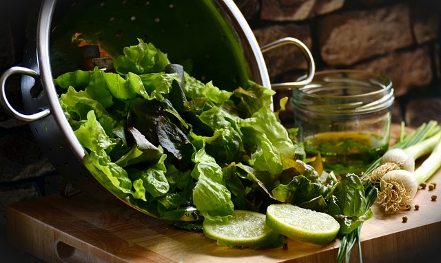 pascale-massart-dieteticienne-conseille-en-produit-medecine-douce-photo-salades-oignons.jpg